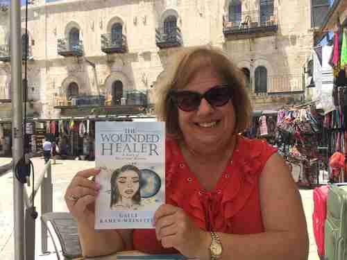 Gayle Kamen-Weinstein with book